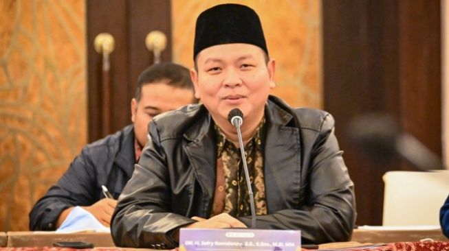Profil Jefry Romdonny (Gerindra) Daerah Pemilihan Jawa Barat IX: Membangun Aspirasi Rakyat dalam Arena Politik