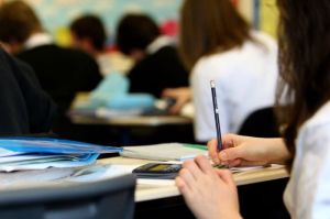 Kelompok Soal TOEFL Terstruktur sebagai Media Pembelajaran Berkelanjutan dalam Persiapan Tes Bahasa Inggris Akademik