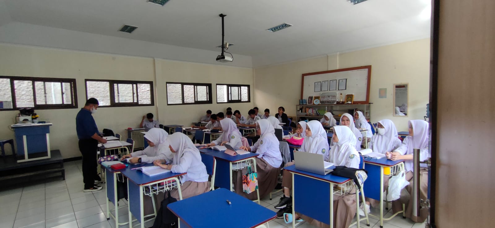 Menyatukan Passion: Ekstrakurikuler Seni dan Kreativitas di Pondok Pesantren Putri Bandung
