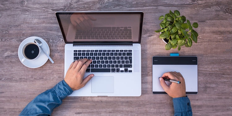 Promosi Kreatif: Cara Freelance Desain Sukses di Sosmed Bersama Rajakomen.com